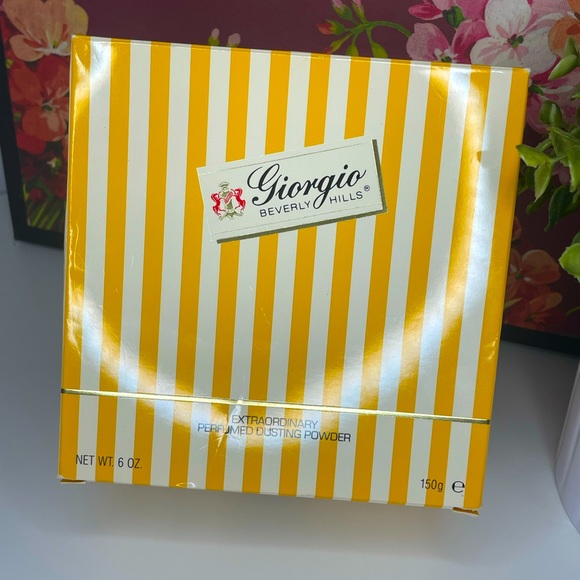 Giorgio Beverly Hills | Perfumed Dusting Powder - Picture 1 of 5